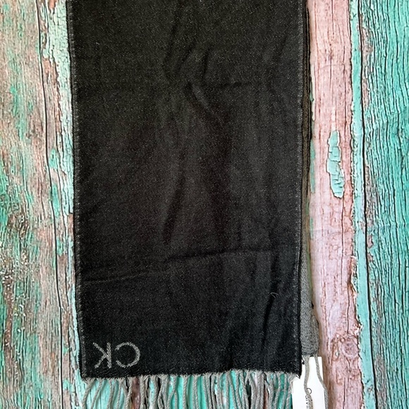 Calven Klein scarf! - Picture 2 of 4